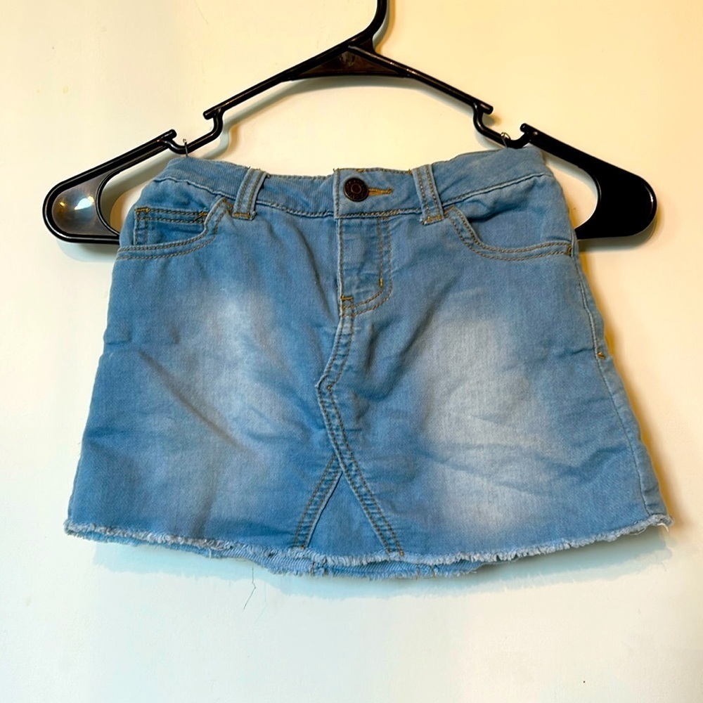 Cat and Jack girls denim skirt with frayed bottom.  Size 4/5​